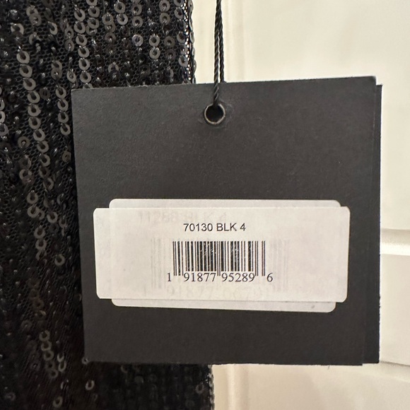 Woman’s Mac Duggal - Picture 5 of 6